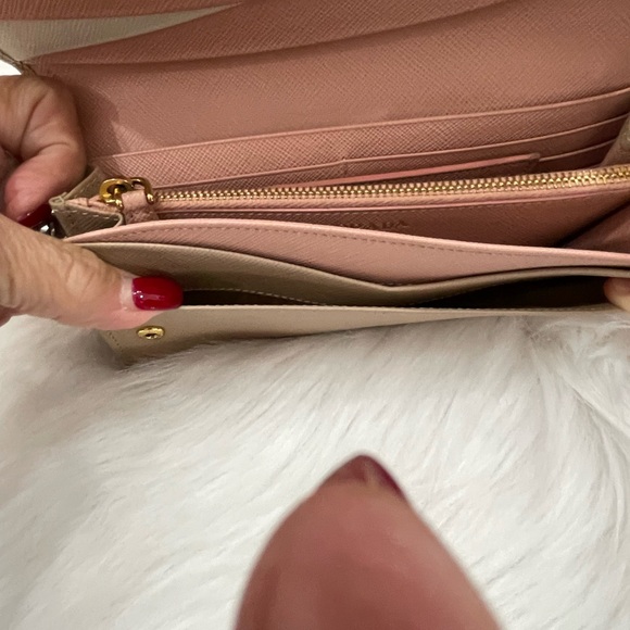 11129 Prada Wallet with box - Picture 9 of 17
